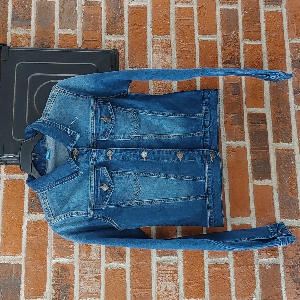 Skyline Wears Cropped Denim Jacket Size S